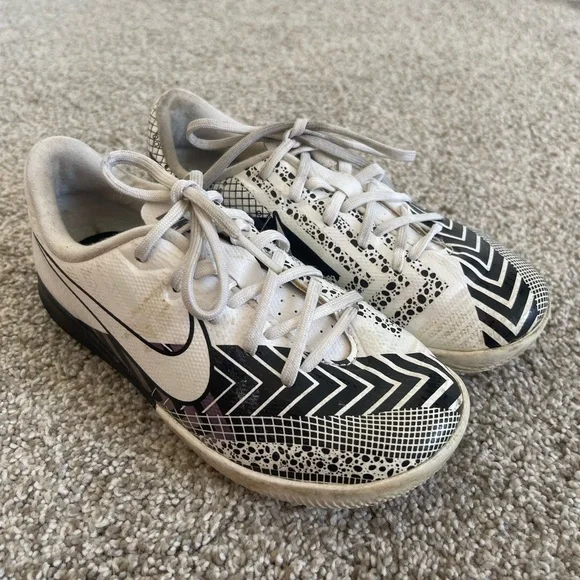 Youth Nike Cristiano Ronaldo Indoor soccer shoes - Picture 4 of 10